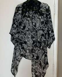 NWOT Nine Britton Lace adorned Black & White Duster Cover Up