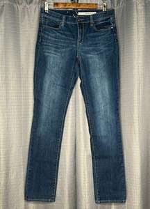 DKNY BLUE JEANS SIZE 4 STRAIGHT LEG