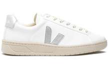 Veja Urca Sneakers - White / Silver