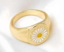 Gold Daisy Ring