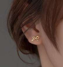 Dainty Gold Bow Earrings