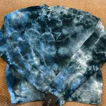 Strut This Women’s Blue & White Tie Dye Sweatshirt