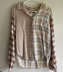 Tan Relaxed Button-up Plaid Flannel Shirt - Women’s Size Medium