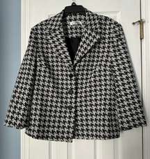 long sleeve Formal blazer is a size 18.