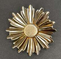 SARAH COVENTRY | Gold Tone Daisy Brooch