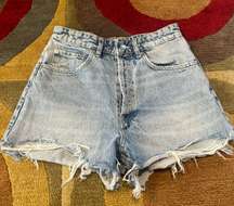 Acid Wash Light Wash High Waisted Frayed Denim Jean Shorts Women’s Size 4