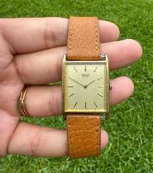 Vintage  2C20-5820 Genuine Leather Quartz Analog Ladies Watch