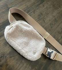 Everywhere Fleece Belt Bag