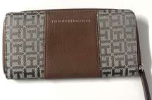 Tommy Hilfiger neutral tone logo wallet clean blue inside preppy designer wallet