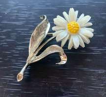 Vintage Sara Coventry Daisy Brooch Pin