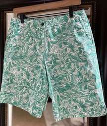 St.  Aumont  Green Shorts Size 10