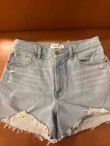 A&F Curve Love 4” Mom Short: (High Waisted)