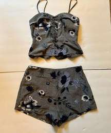 Illa Illa Embroidered Floral 2 Piece Set Shorts and Tank Floral Blue Gray Medium