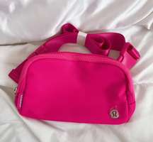 Everywhere Belt Bag Sonic Pink 1L