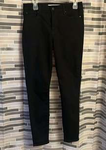 Signature Levi Shaping High Rise Black Super Skinny - Size 6(W28)