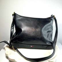 Tommy Hilfiger 90s Y2K Black faux leather purse with great logo placements