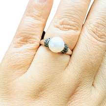 Womens 10k 10KT White Gold Round Pearl with Black Diamond Ring Sz 6.75