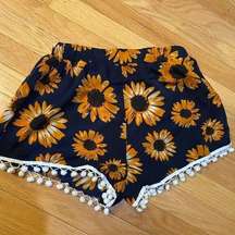 Size 4 summer daisy floral shorts