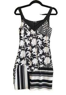 Heart Star Moon Black/White Mixed Print Shift Dress. Size Medium.