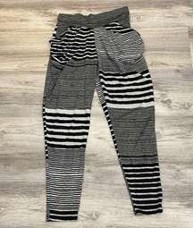 Black & White Alternating Stripe Pattern Stretchy Pull On Pants M/L