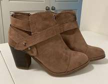 NWOT | No Parking “Eleni” women’s brown ankle boots — size 8.5