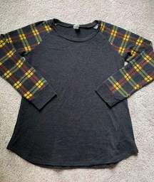 Brenda’s women’s medium long sleeve black / plaid top