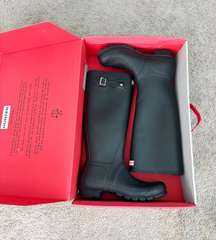 Black Tall Rainboots