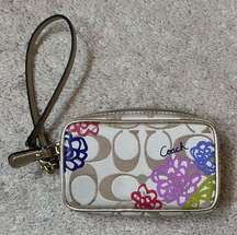 Coach Daisy Appliqué digital camera wristlet