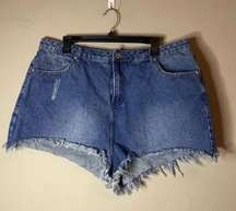 MISGUIDED Curve Extreme Fray Hem Booty Light Wash Jean Shorts