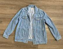 Gap denim trucker jacket size Medium wash distressed boho trendy