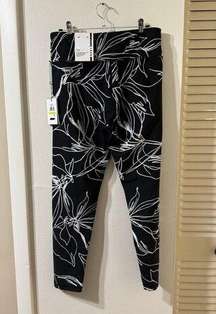 New DKNY Leggings Size Medium