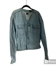 Liz wear light wash denim jacket