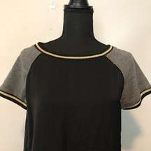 Metallic Ribbed Short Sleeve Top... Great for New Orleans Saints Games