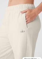 Alo Yoga Muse Sweatpants Athletic Heather Grey Gray Size M - $70