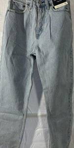 Abercrombie & Fitch  The 80s Mom  High Rise Jeans. Light Wash. 24/00 NWT