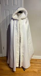 Cape NWOT Faux Fur Winter Wedding Bride Costume Halloween Fairy Satin Cover