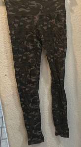 NWT hue leggings small