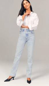 Abercrombie & Fitch Ultra High Rise 90s Straight Jean