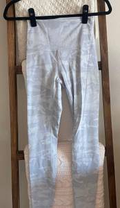 Lululemon NWOT  Alpine White Camo Full Length Leggings