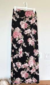 Rue21 long maxi skirt, size medium​​​​​​