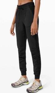 Lululemon  Athletica Black Beyond the Studio Jogger Size 4