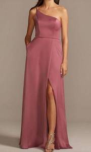 David's Bridal Crepe-back satin one-shoulder bridesmaid dress Size 8‎