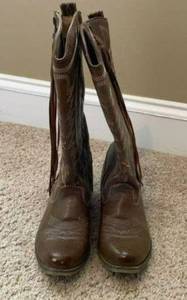 GUC Brown and white Embroidered western southwest cowboy Boots small heel