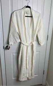 Cabana Bay premium spa hotel white cotton waffle knit bath robe size large