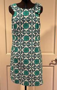 Woman sleeveless dress vineyard vines seashells