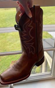 7.5 Women’s Cowgirl Boots 