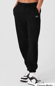 NWT Alo accolade Sweatpants 