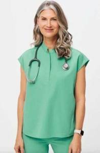 FIGS NWT  Surgical Green Rafaela Scrub Top Medium