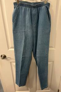 e Size 8 Elastic Waist Light Colored Denim Jeans