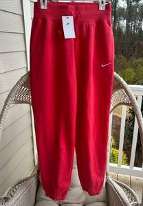 Strawberry highwaisted Nike sweats